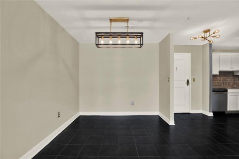 Condo in Tampa, Florida, 2 bedrooms № 2150227 - photo 8