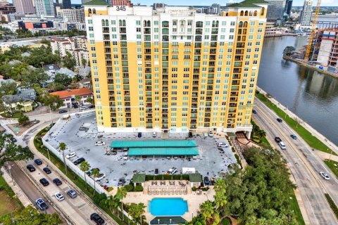 Condo in Tampa, Florida, 2 bedrooms № 2150227 - photo 25