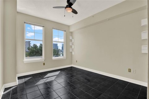 Condo in Tampa, Florida, 2 bedrooms № 2150227 - photo 12