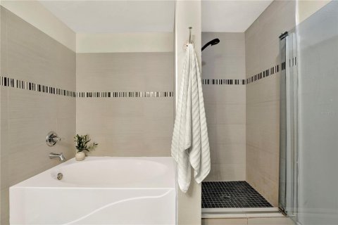 Condo in Tampa, Florida, 2 bedrooms № 2150227 - photo 14