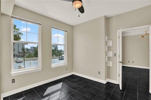 Condo in Tampa, Florida, 2 bedrooms № 2150227 - photo 18