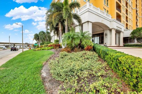 Condo in Tampa, Florida, 2 bedrooms № 2150227 - photo 28