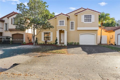 House in Sunrise, Florida 3 bedrooms, 139.73 sq.m. № 1974577 - photo 5