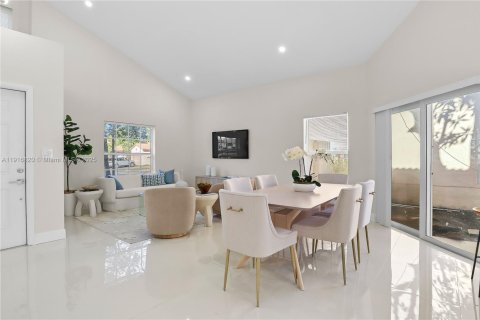 House in Sunrise, Florida 3 bedrooms, 139.73 sq.m. № 1974577 - photo 15