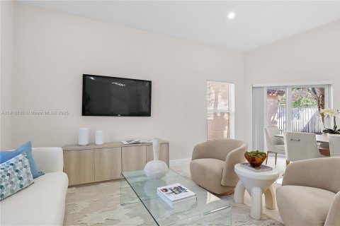 House in Sunrise, Florida 3 bedrooms, 139.73 sq.m. № 1974577 - photo 25