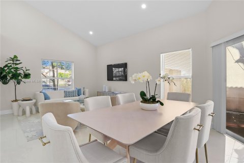 House in Sunrise, Florida 3 bedrooms, 139.73 sq.m. № 1974577 - photo 16