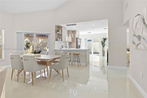 House in Sunrise, Florida 3 bedrooms, 139.73 sq.m. № 1974577 - photo 11