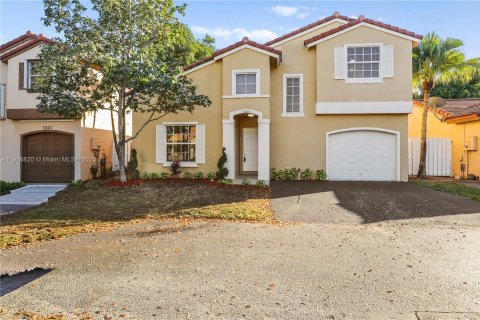 House in Sunrise, Florida 3 bedrooms, 139.73 sq.m. № 1974577 - photo 4