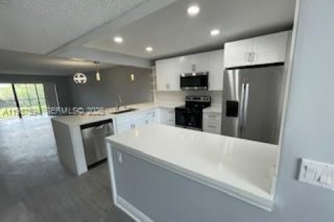 Copropriété à vendre à Weston, Floride: 2 chambres, 114.36 m2 № 2048930 - photo 11