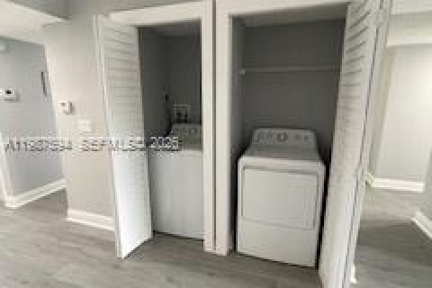 Copropriété à vendre à Weston, Floride: 2 chambres, 114.36 m2 № 2048930 - photo 13