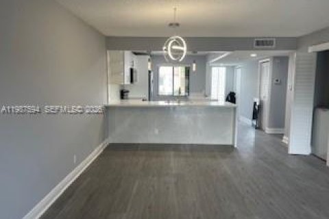 Copropriété à vendre à Weston, Floride: 2 chambres, 114.36 m2 № 2048930 - photo 6