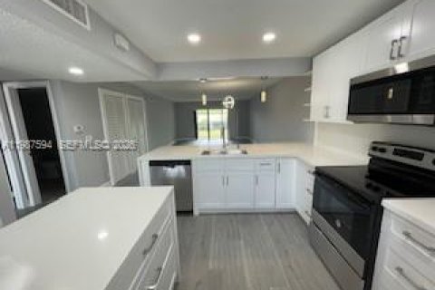 Copropriété à vendre à Weston, Floride: 2 chambres, 114.36 m2 № 2048930 - photo 12