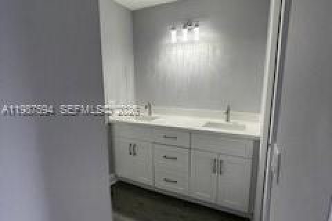 Copropriété à vendre à Weston, Floride: 2 chambres, 114.36 m2 № 2048930 - photo 17