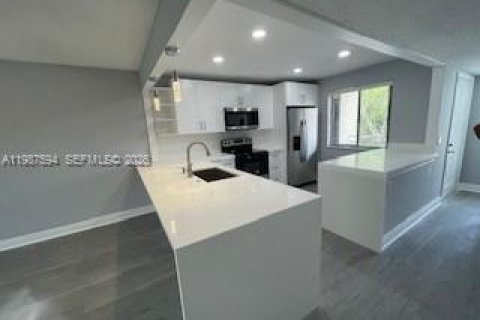 Copropriété à vendre à Weston, Floride: 2 chambres, 114.36 m2 № 2048930 - photo 10