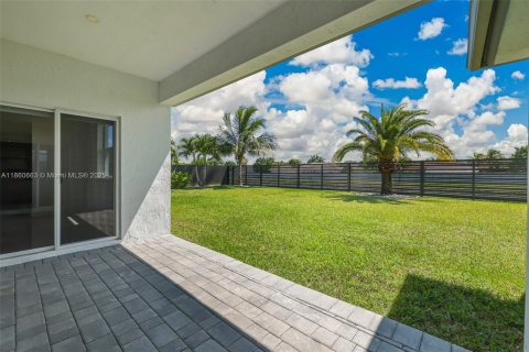 House in Miami, Florida 4 bedrooms, 246.56 sq.m. № 1889645 - photo 30