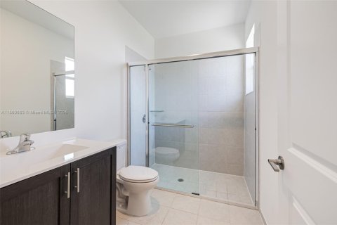 House in Miami, Florida 4 bedrooms, 246.56 sq.m. № 1889645 - photo 23