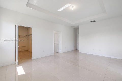 House in Miami, Florida 4 bedrooms, 246.56 sq.m. № 1889645 - photo 18