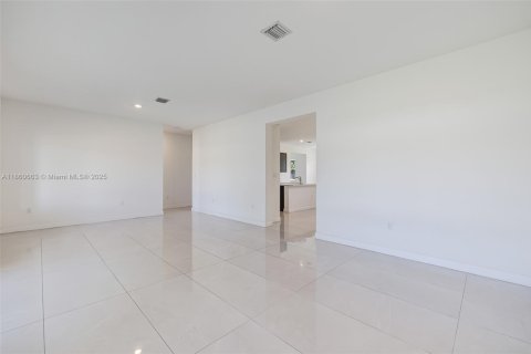 House in Miami, Florida 4 bedrooms, 246.56 sq.m. № 1889645 - photo 5