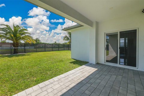 House in Miami, Florida 4 bedrooms, 246.56 sq.m. № 1889645 - photo 29