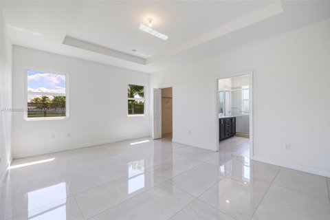 House in Miami, Florida 4 bedrooms, 246.56 sq.m. № 1889645 - photo 17