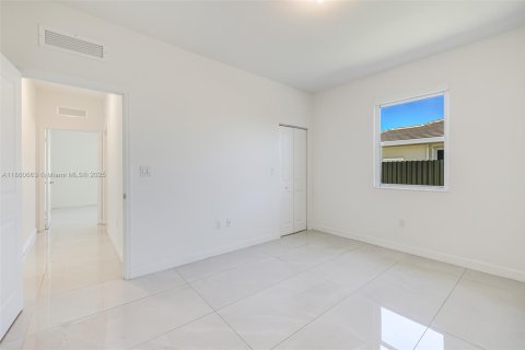 House in Miami, Florida 4 bedrooms, 246.56 sq.m. № 1889645 - photo 28