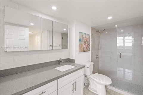 Condo in Miami, Florida, 2 bedrooms  № 1992888 - photo 6