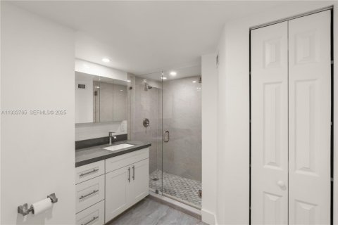 Condo in Miami, Florida, 2 bedrooms  № 1992888 - photo 18