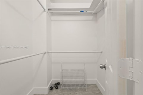 Condo in Miami, Florida, 2 bedrooms  № 1992888 - photo 28