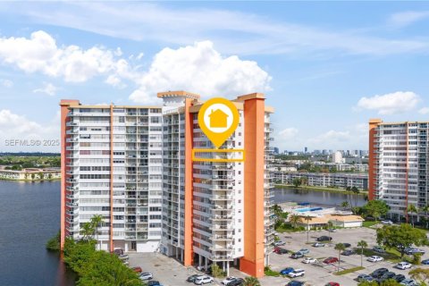 Condo in Miami, Florida, 2 bedrooms  № 1992888 - photo 26