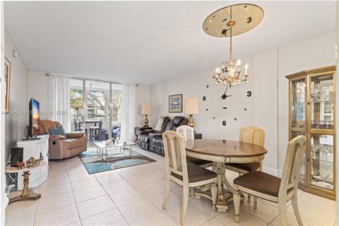 Condo in Lauderdale Lakes, Florida, 1 bedroom  № 2002239 - photo 9