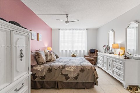 Condo in Lauderdale Lakes, Florida, 1 bedroom  № 2002239 - photo 19