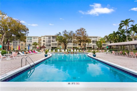 Condo in Lauderdale Lakes, Florida, 1 bedroom  № 2002239 - photo 27