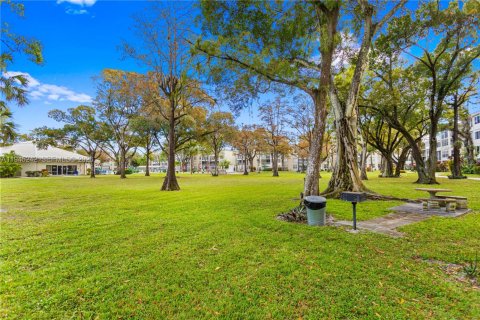 Condo in Lauderdale Lakes, Florida, 1 bedroom  № 2002239 - photo 30