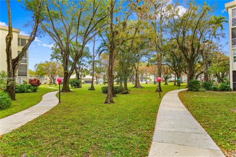 Condo in Lauderdale Lakes, Florida, 1 bedroom  № 2002239 - photo 29