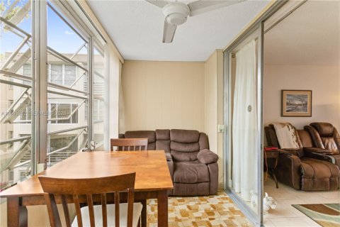 Condo in Lauderdale Lakes, Florida, 1 bedroom  № 2002239 - photo 17