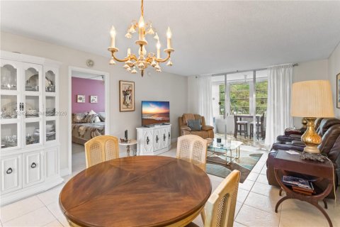 Condo in Lauderdale Lakes, Florida, 1 bedroom  № 2002239 - photo 8