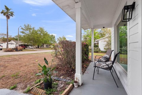 House in Orlando, Florida 3 bedrooms, 111.85 sq.m. № 2112436 - photo 4