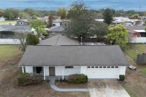 House in Orlando, Florida 3 bedrooms, 111.85 sq.m. № 2112436