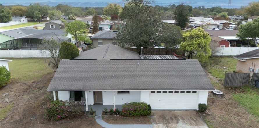 House in Orlando, Florida 3 bedrooms, 111.85 sq.m. № 2112436