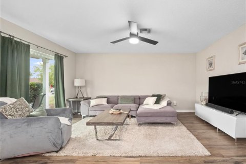 House in Orlando, Florida 3 bedrooms, 111.85 sq.m. № 2112436 - photo 6