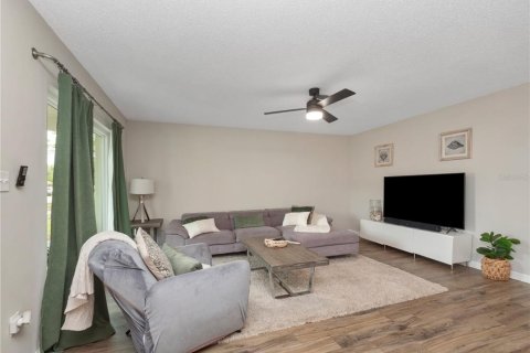 House in Orlando, Florida 3 bedrooms, 111.85 sq.m. № 2112436 - photo 7