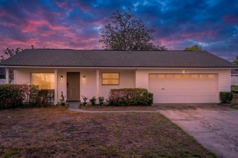 House in Orlando, Florida 3 bedrooms, 111.85 sq.m. № 2112436 - photo 23