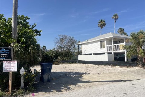 Land in Madeira Beach, Florida № 2093045