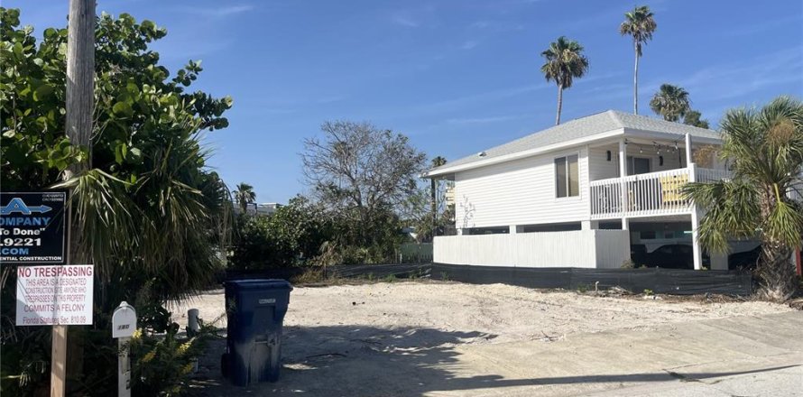 Land in Madeira Beach, Florida № 2093045