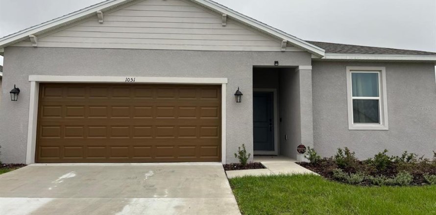House in Haines City, Florida 3 bedrooms, 147.16 sq.m. № 2148887