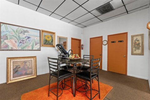 Immobilier commercial à vendre à Miami, Floride № 2081543 - photo 14