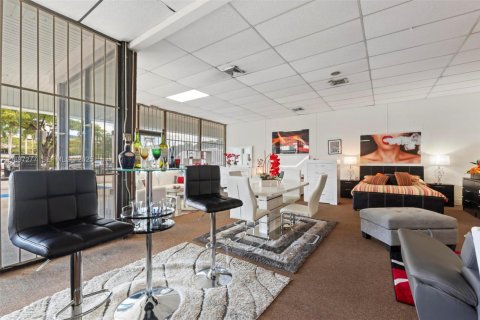 Immobilier commercial à vendre à Miami, Floride № 2081543 - photo 11