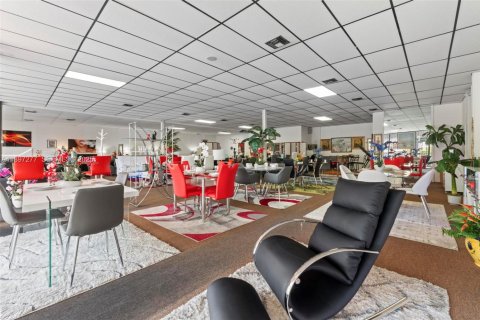 Immobilier commercial à vendre à Miami, Floride № 2081543 - photo 4