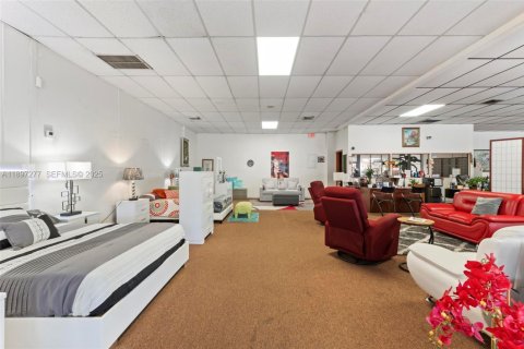Immobilier commercial à vendre à Miami, Floride № 2081543 - photo 12