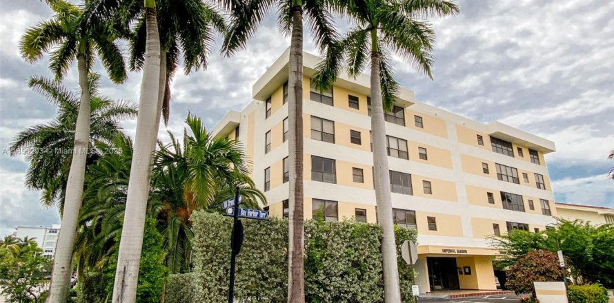 Condo à Bay Harbor Islands, Floride, 1 chambre № 1872075